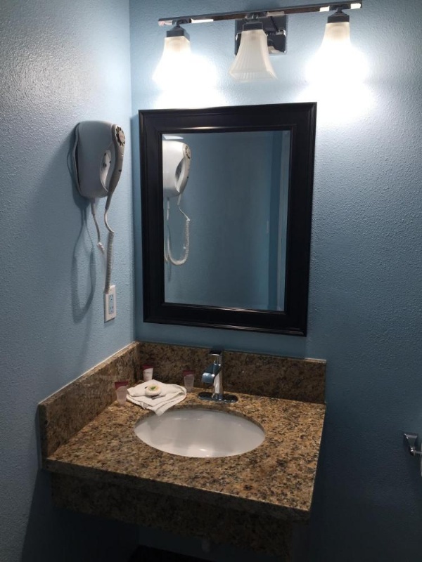 Dolphin Cove Motel image 28