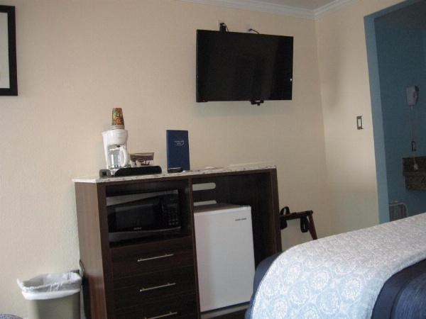 Dolphin Cove Motel image 36