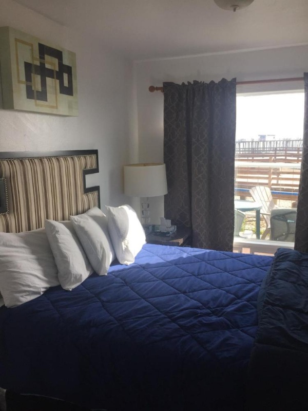 Dolphin Cove Motel image 43