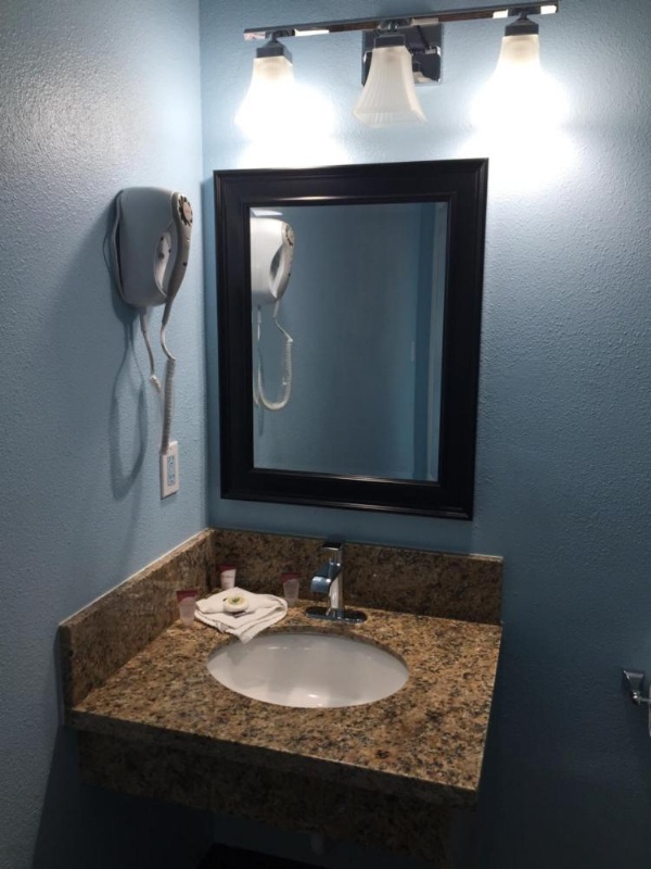 Dolphin Cove Motel image 49