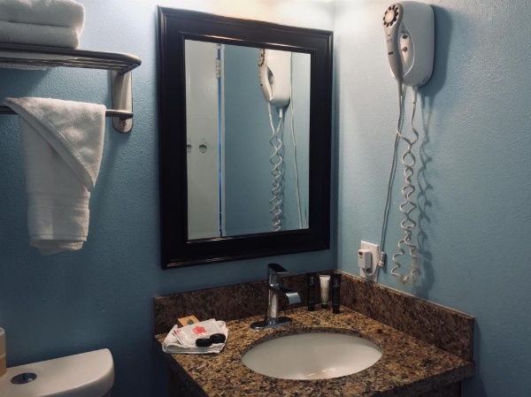 Dolphin Cove Motel image 53