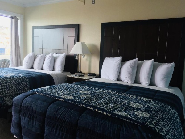 Dolphin Cove Motel image 92